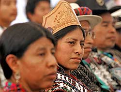 Só os maiores empregan a lingua maia