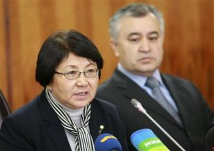 Roza Otunbayeva, líder da oposición que encabezará o goberno provisorio