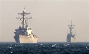 O 'USS McFaul' (esquerda) e o 'Xeneral Kazimierz Pulaski', en Estambul o pasado venres