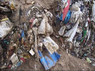 Moito do lixo que chega a Cerceda remata depositado no macrovertedoiro da Areosa