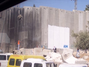 Imaxes do muro construído por Israel para separar Belén e Xerusalén tomadas polo propio Moncho Iglesias