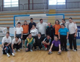Membros de Carmiña, despois de xogar cos futbolistas do Pescados Rubén