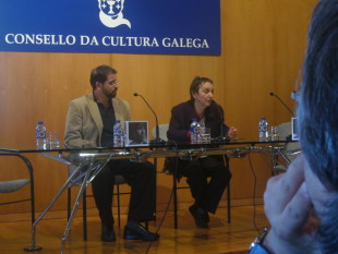 María Xosé Agra presenta unha mesa de debate sobre María Mariño