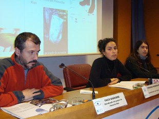 Paco Bañobre, Virginia Rodríguez e Marga Miguéns presentaron o informe no Club Internacional de Prensa