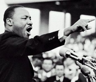 Martin Luther King Jr., pronunciando un discurso