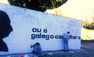 Proceso de realización do mural, ao pé da facultade de filoloxía