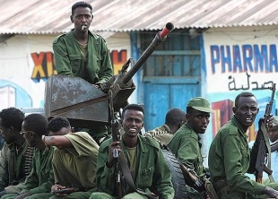 Soldados do goberno interino de Somalia
