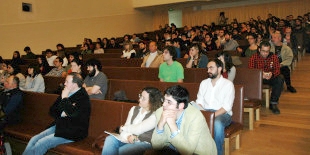 A conferencia desenvolveuse na Facultade de Xornalismo da USC, en Compostela