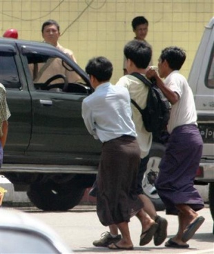 Un home é arrestado en Rangún