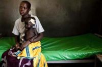 Nai, VIH positiva, e filla / Fotos: MSF