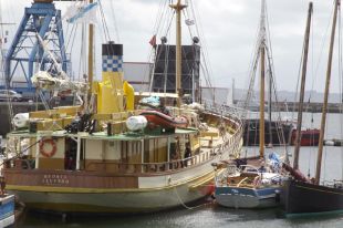 O 'Hidria II'. o barco máis grande da delegación galega