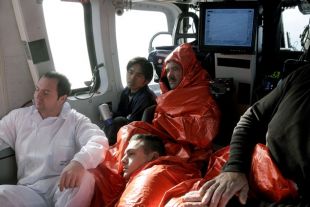 Catro tripulantes portugueses e un indonesio foron rescatados e trasladados ao Hospital Universitario da Coruña