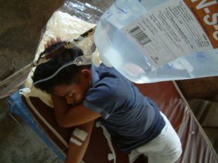 Paciente afectado pola malaria en Tailandia / Flickr: ashclements