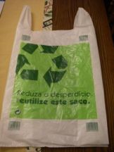 Unha bolsa do supermercado portugués Pingo Doce