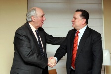Santiago Gómez-Reino (esquerda) co director xeral de Investigación da Comisión Europea, José Manuel Silva