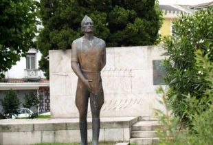 Estatua de Millán Astray, que aínda está na Coruña