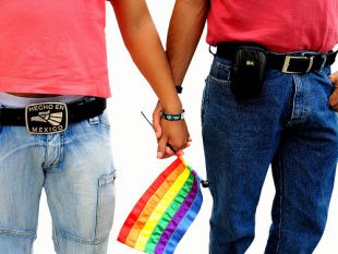 Dúas imaxe empregadas polo Bloco de Esquerda na súa campaña pola legalización do casamento homosexual