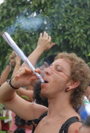Unha marcha pola legalización da marihuana, polas rúas de Belém / Imaxe: Agência Brasil