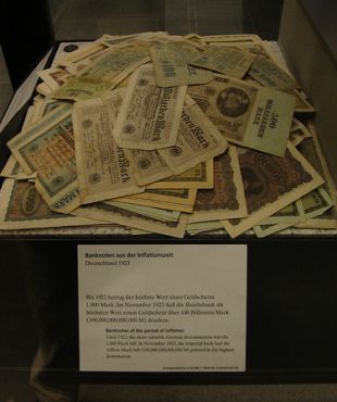 Morea de marcos alémáns, de despois do Tratado de Versalles, cando Alemaña foi obrigada a pagar os gastos da guerra e os billetes perderon o seu valor