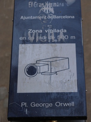 Paradoxas da videovixiancia: a Praza de George Orwell, en Barcelona, zona videovixiada / Flickr: difusismo