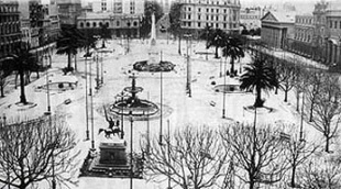 A Praza de Maio, nevada, no 1918, nunha foto do Arquivo Histórico