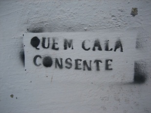 Pintada contra a violencia machista, nunha parede en Évora (Portugal) / Flickr: ninaoddvik