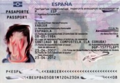 Un pasaporte co topónimo de "La Coruña"