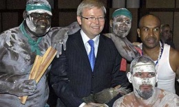 O primeiro ministro Kevin Rudd  cos líderes aborixes, en Canberra / Imaxe: AFP