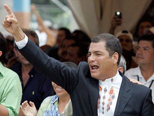 Rafael Correa, celebrando os primeiros resultados favorábeis / Imaxes: Clarín