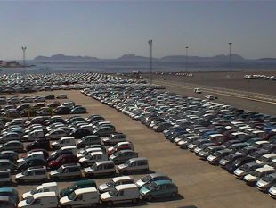 Automóbiles de Citroën, aparcados no porto de Vigo agardando a ser distribuídos / Flickr: m13ntcnte