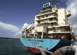 O Maersk Alabama, amarrado en Quenia, está a ser obxecto das investigacións do FBI