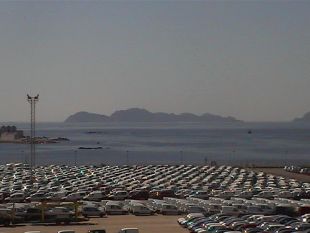 Automóbiles fabricados en Vigo, amoreados no porto para seren distribuídos / Flickr: alejandro Arce