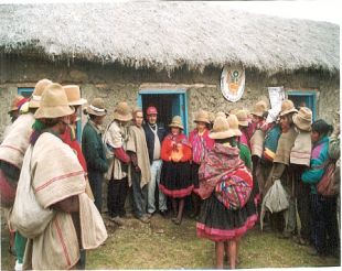 Habitantes dun asentamento da comunidade de Los Queros