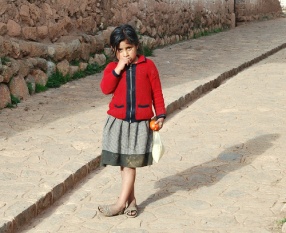 Unha nena, en Cuzco / Flickr: mikemcd