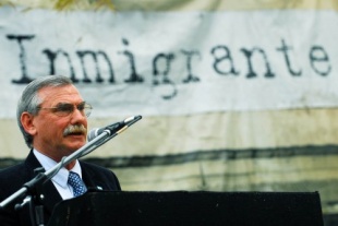 Ricardo Rodríguez, Director Nacional de Migracións falando no Día do Inmigrante. Foto: Juan Roleri/Télam