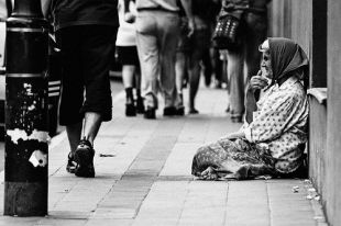 Pedindo na rúa / Flickr: palermi