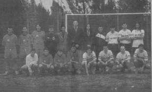 Fotografía do primeiro equipo da historia. David Rodeiro é o primeiro, abaixo pola esquerda