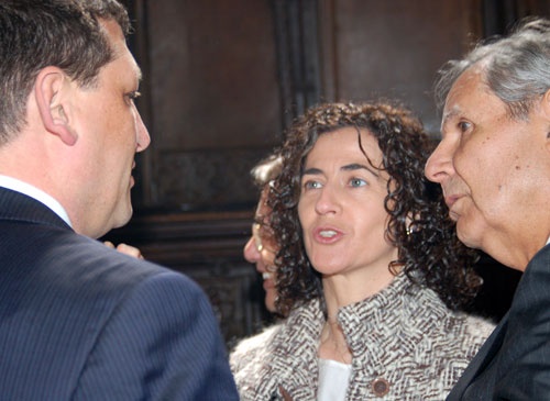 O alcalde de Fisterra, Xosé Manuel Traba, xunto coa conselleira e o director de conservación de Patrimonio Español