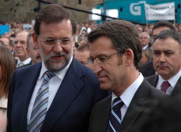 Rajoy e Feijoo minutos antes de escoitarse o Himno